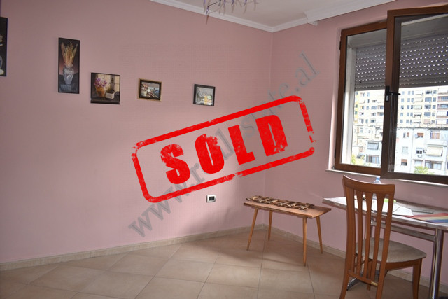 Apartament 1+1 per shitje prane rruges Muhamet Gjollesha ne Tirane.
Shtepia pozicionohet ne katin e